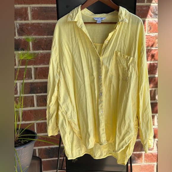 Old Navy Pale Yellow Boyfriend Shirt - Picture 1 of 9